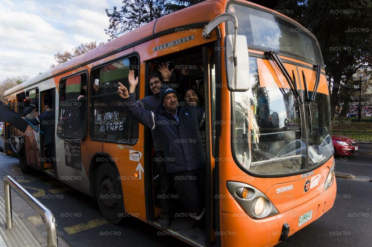 Imágenes de la huelga del operador del Transantiago