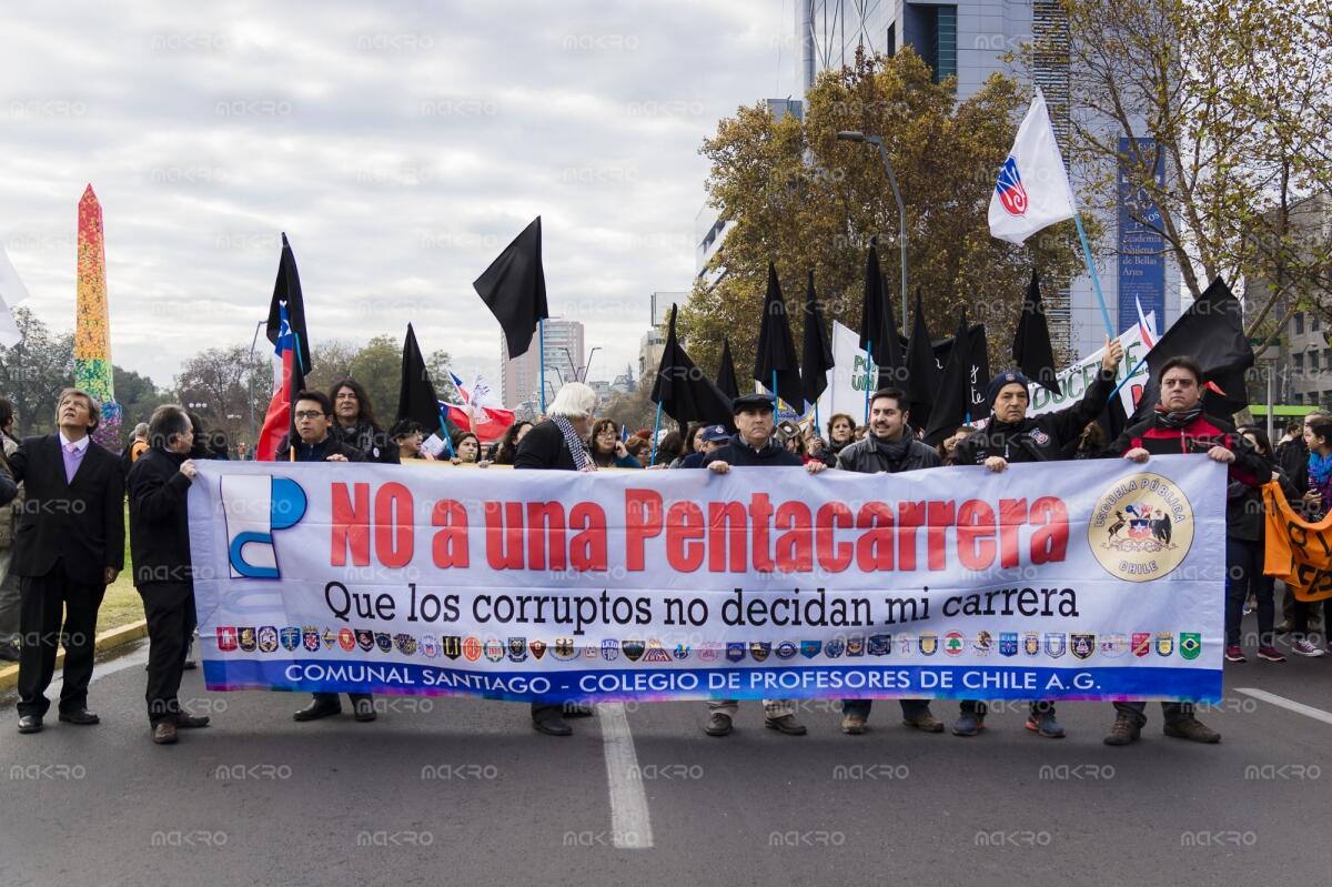 Galería de Images de la marcha en contra de la Carrera Docente                  