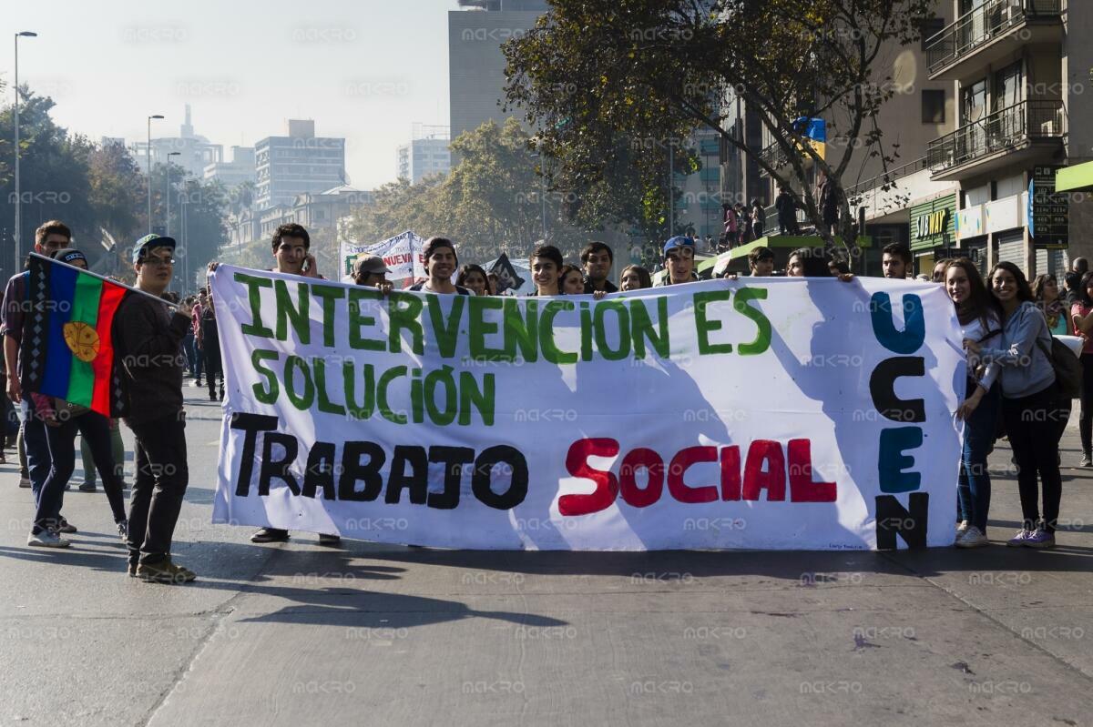 Galería de la marcha estudiantil “Que Chile decida”