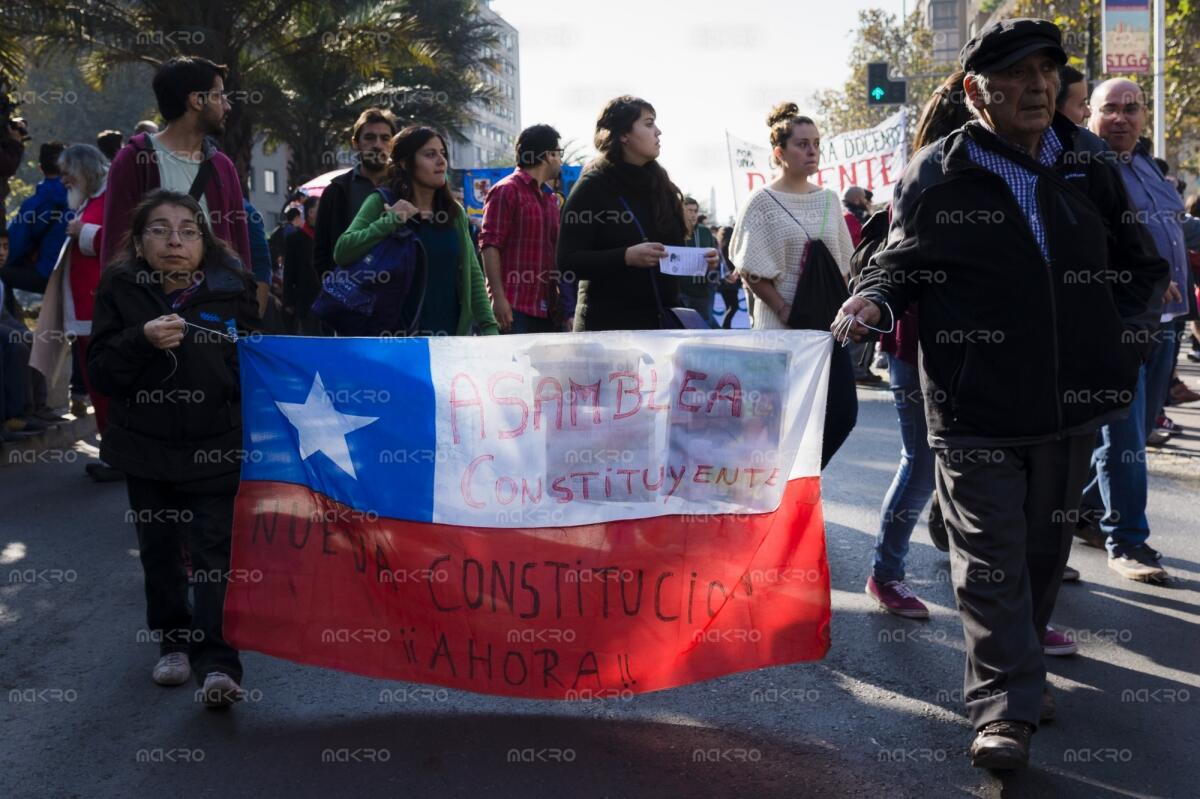 Galería de la marcha estudiantil “Que Chile decida”