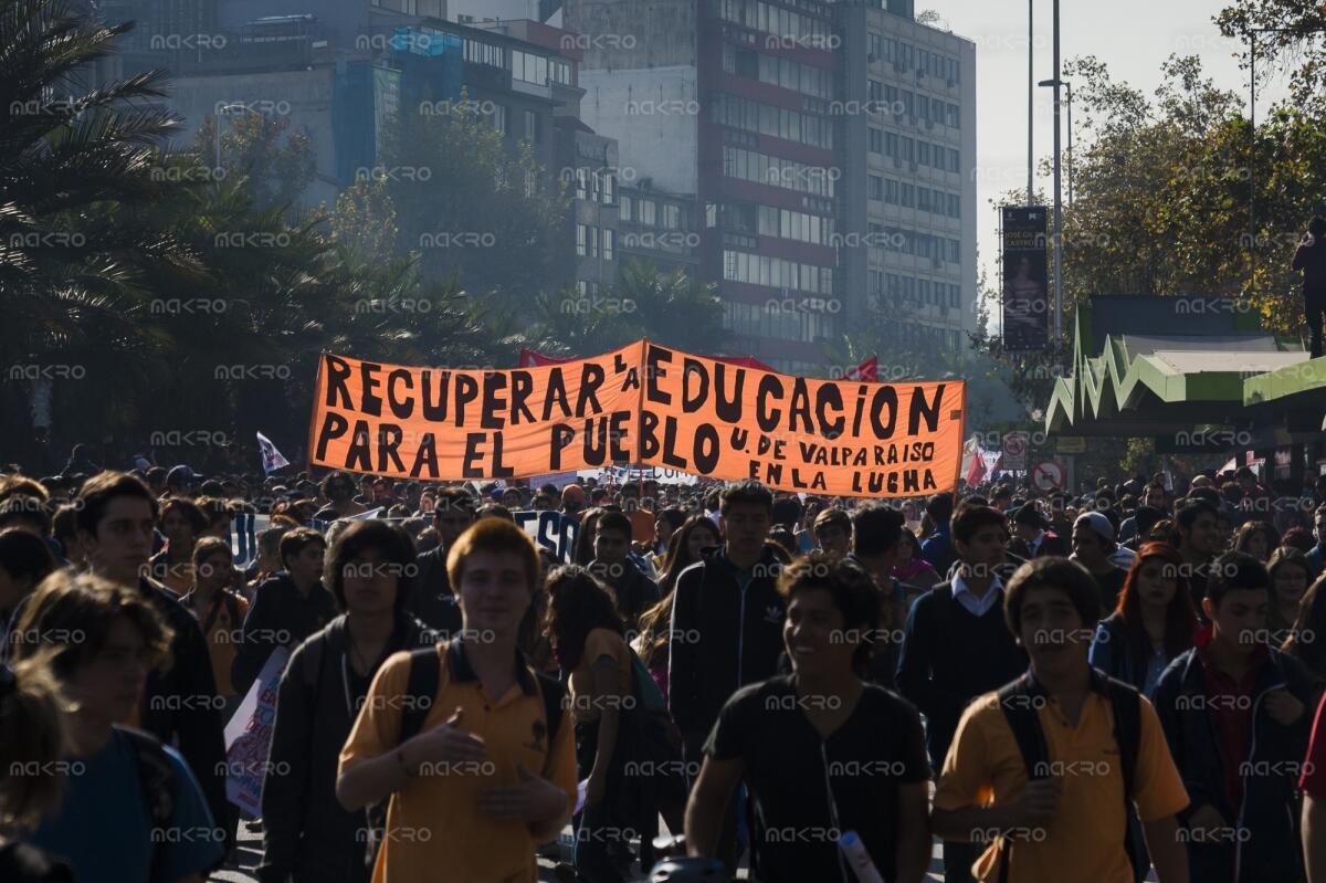 Galería de la marcha estudiantil “Que Chile decida”