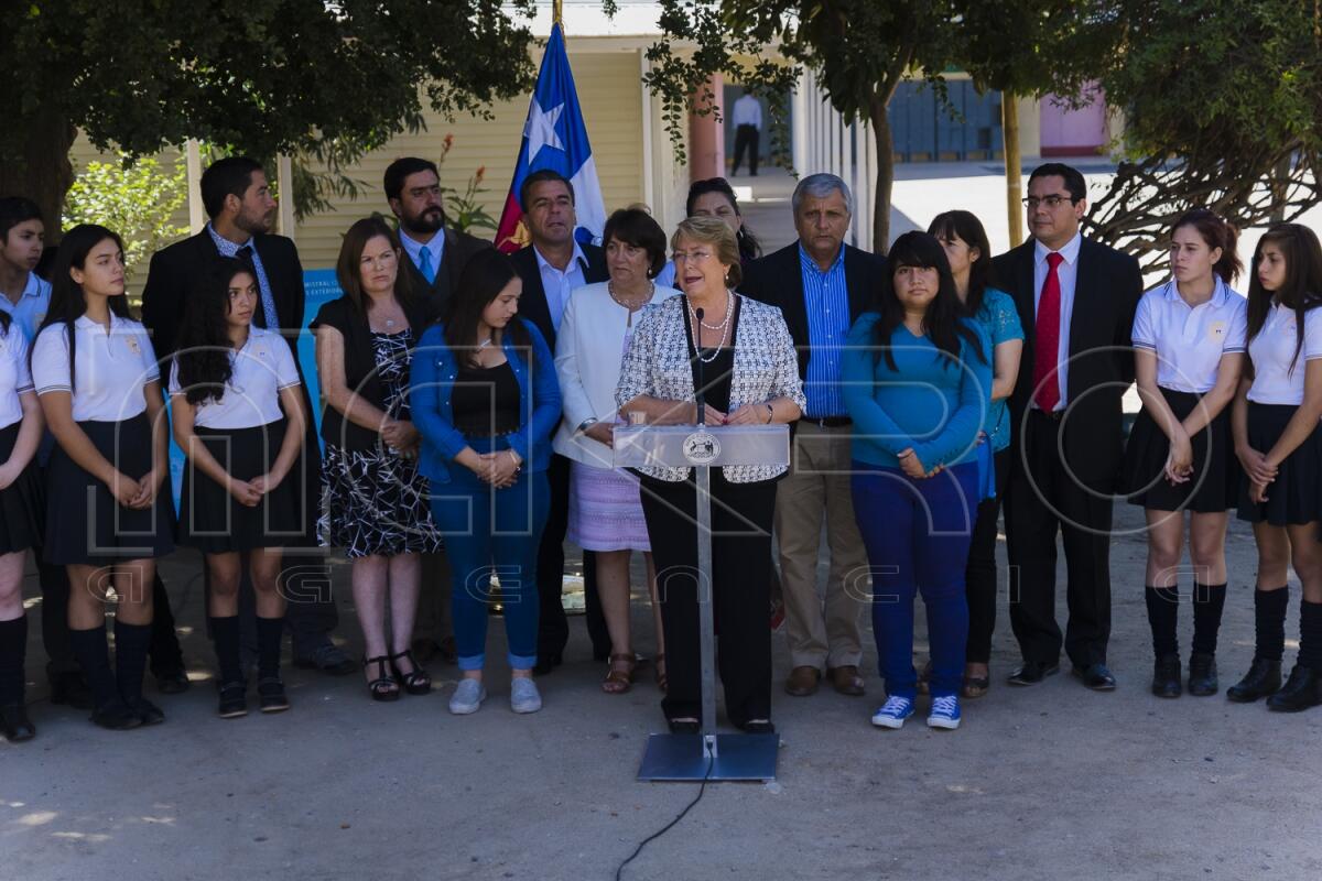 Visita Presidenta a liceo en Melipilla