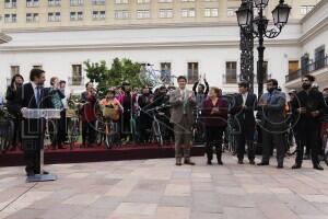 Ciclistas del Foro Mundial visitan La Moneda