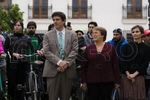 Ciclistas del Foro Mundial visitan La Moneda