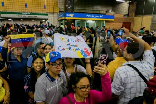 Ciudadanos venezolanos en Chile protestan contra Maduro