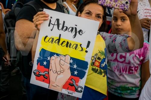 Ciudadanos venezolanos en Chile protestan contra Maduro