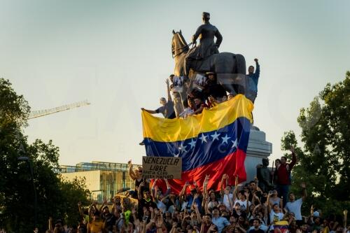 Ciudadanos venezolanos en Chile protestan contra Maduro