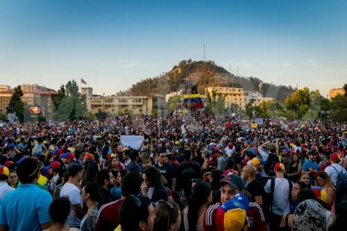 Ciudadanos venezolanos en Chile protestan contra Maduro