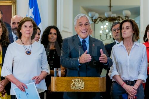 Entregan informe comisión Todos al Aula