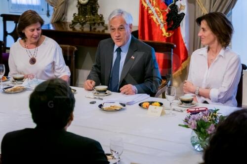 Entregan informe comisión Todos al Aula