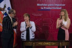 Firma Proyecto de Ley de medidas para impulsar la productividad 