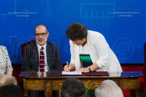 Firma proyecto de Ley creación Min Ciencia y Tecnología