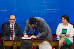 Firma proyecto de Ley creación Min Ciencia y Tecnología