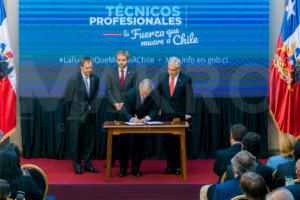 Firma proyecto de gratuidad para Centros de Formación Técnica e Institutos Profesionales-5