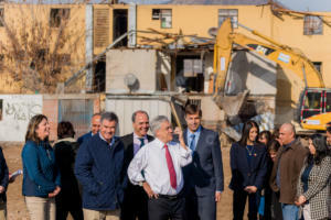 Inician demolición de los últimos edificios en el sector Bajos de Mena-12