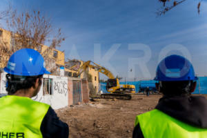 Inician demolición de los últimos edificios en el sector Bajos de Mena-19