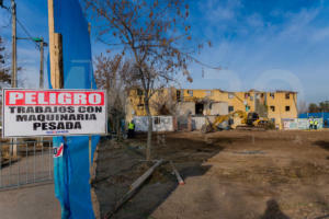 Inician demolición de los últimos edificios en el sector Bajos de Mena-2