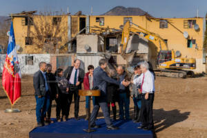 Inician demolición de los últimos edificios en el sector Bajos de Mena-4