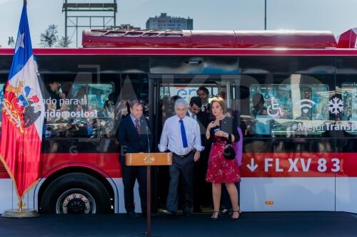 Presentan primeros 100 buses electricos para Santiago