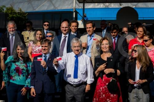 Presentan primeros 100 buses electricos para Santiago