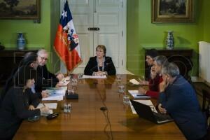 Presidenta Bachelet recibe información por crisis en Chiloe-5