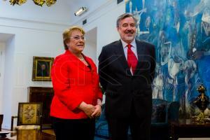 Reunión Presidenta Bachelet con el candidato Guillier-3