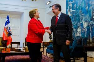 Reunión Presidenta Bachelet con el candidato Guillier-5