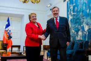 Reunión Presidenta Bachelet con el candidato Guillier-7