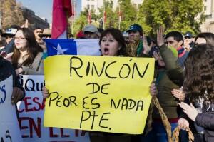 Trabajadores del tabaco entragan carta en La Moneda